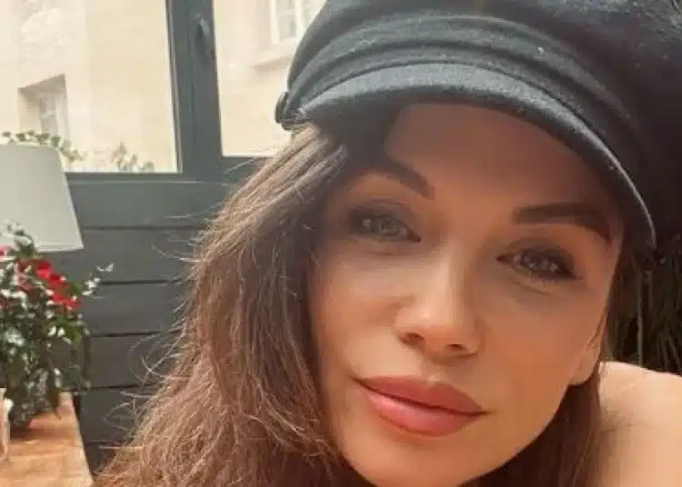 Диляна Попова разпали страстите: Не дава на детето си да има телефон - права ли е? 1 Диляна Попова разпали страстите: Не дава на детето си да има телефон - права ли е? 1
