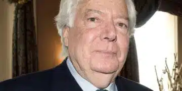 Френски милиардер иска да осинови 51-годишния си градинар и да му остави половината си богатство 1