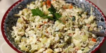 Как да замените граха в руската салата: вкусът ѝ ще бъде по-ярък и необичаен 2