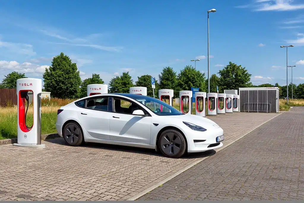 Собственик на Tesla не може да влезе в колата си, ако не смени батерия за 26 хиляди 1