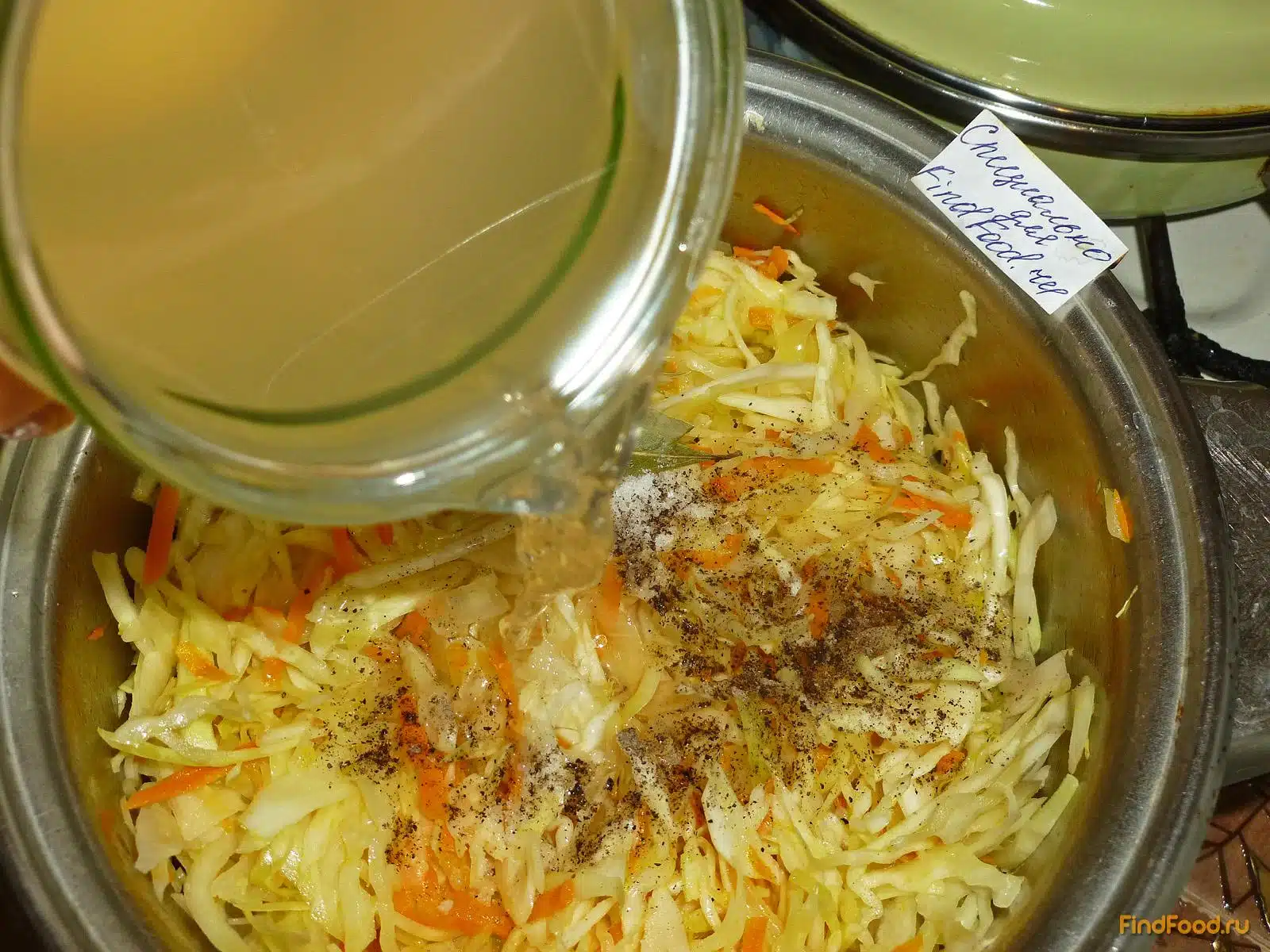 Добрата домакиня не изхвърля сока от киселите краставички, а го използва за невероятно вкусно блюдо 8