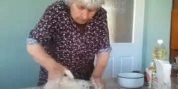Вечен хит в Интернет! „Погачата на баба“ традиционна Божа погача за Бъдни вечер – показва се стъпка по стъпка как се прави във ВИДЕО 5