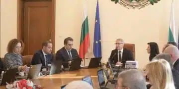 Академик Николай Денков потвърди новината! Австрия е приела да ни пусне поетапно в Шенген! 5
