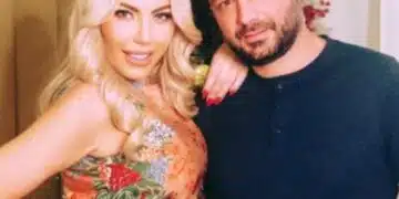 С коледна семейна снимка Камелия, Цветин и синът им Баян поздравиха аудиторията в мрежата 2