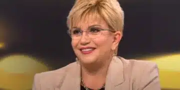 Наблюдателни зрители забелязаха промяна във външния вид на 54 годишната Николина Чакърдъкова – опънати бръчки и нова усмивка 2