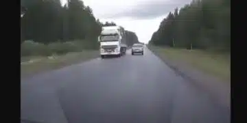 Eто какви съвети даде автоинструктор какво да правим ако насрещна кола не е имала време да изпревари и „лети“ към нас: 4