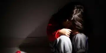 Тежка човешка история: В нечовешки условия месеци наред е живяло 7 годишно дете – в кокошарник на студ и с мишки ВИДЕО 13