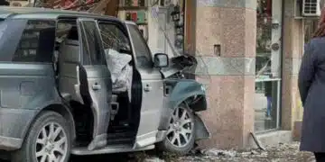 Във Варна джип се вряза в затворен магазин 11