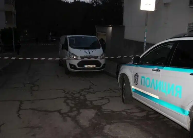 Като от екшън филм – в центъра на Благоевград обраха инкасо автомобил, има и ранен! ВИДЕО 1