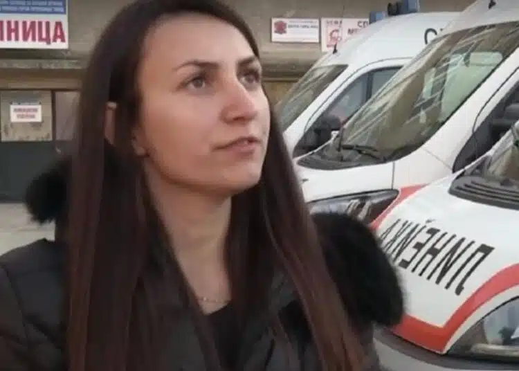 Жена сподели открито, че е била отказана Спешна помощ на болното ѝ дете в Горна Оряховица в почивните дни! 1