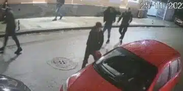 Що за забавление? Паркирани коли в Добрич ритани и чупени от тийнейджъри ВИДЕО 1