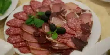 Лекари назоваха трите храни, които правят кръвта мазна и застрашават здравето 6