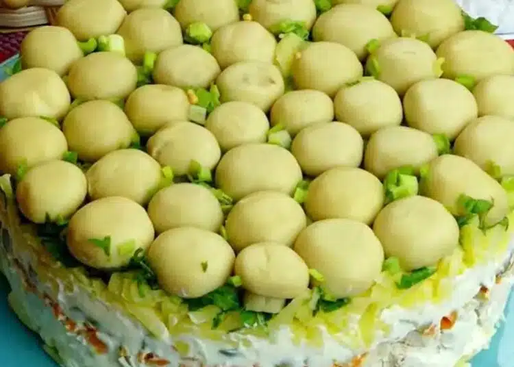 Всички домакини ще Ви завидят: вкусна и лесна салата „Гъбена ливада“ 1
