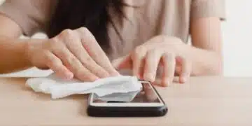 Кои продукти трябва да избягвате при почистване на мобилното си устройство 2
