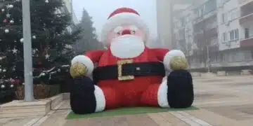 Мрежата насочи вниманието си в Ямбол – торби с пари за празничния Дядо Коледа, а в Алибаба цената е в пъти по-ниска! СНИМКИ 1