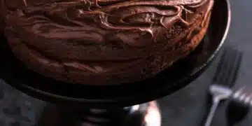 Малко пари, много вкусотия: шоколадова торта споделана от майка на дъщеря (Рецепта) 11