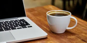Как да спасите лаптопа си при заливане с течност 2