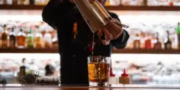 Ето как барманка успя да скастри нагли клиенти в заведението си 2
