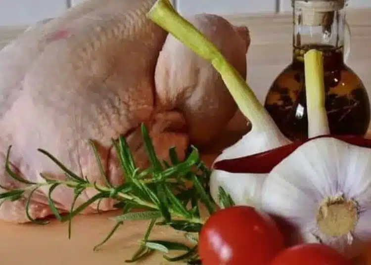 Пилешкият бульон на чичо Данчо - богат на вкус за перфектна супа! 1