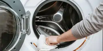 Жена показа страхотен трик, с който да измием пералнята и да стане като нова 4