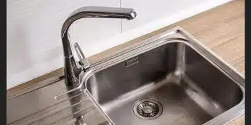 Водопроводчик обясни защо не трябва да изливаме гореща вода в канала 8