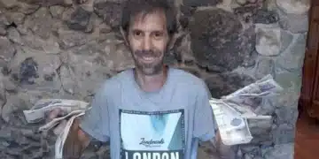 Мъж откри 54 хиляди в стените на новата си къща, но не може да ги задържи 13