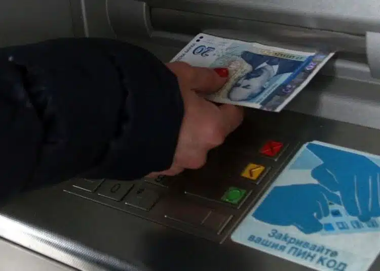 Тези 700 хиляди българи ще получат значителен ръст на парите, които получават от държавата 1