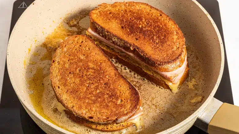 Не пържени филии, а пържени сандвичи Монте Кристо - новата ти любима закуска 8