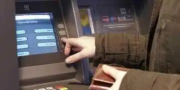 Ето новите такси за теглене на пари от банкомат и как да спестите от тях 11