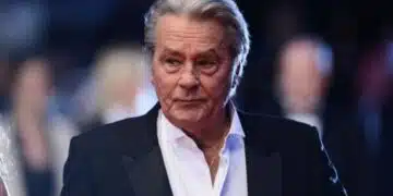 Тревожно! Синът на Ален Делон избърза да се сбогува с него... 1