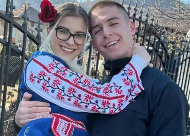 Рълев от „Игри на волята“ в прегръдките на русокоса хубавица 1