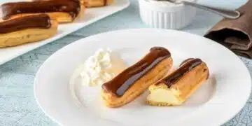Досущ като от френска сладкарница – приготви еклери с невероятен вкус у дома 4