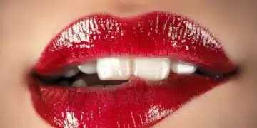 Знаеш ли, че е изключително важно да защитим устните си през зимата? Ето как: 2