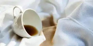 Всеки може да се справи: как сами да премахнем петното от кафе по ризата? 2