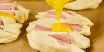 Комбинирам любимия колбас с тесто! Вече не ядем скучни сандвичи 8