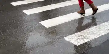Жена издирва непозната, която е спасила дъщеря ѝ при пресичане на пешеходна пътека, но е била блъсната 10