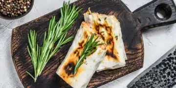 Малко време - много вкусотия: мързеливо руло от добре познати продукти 9