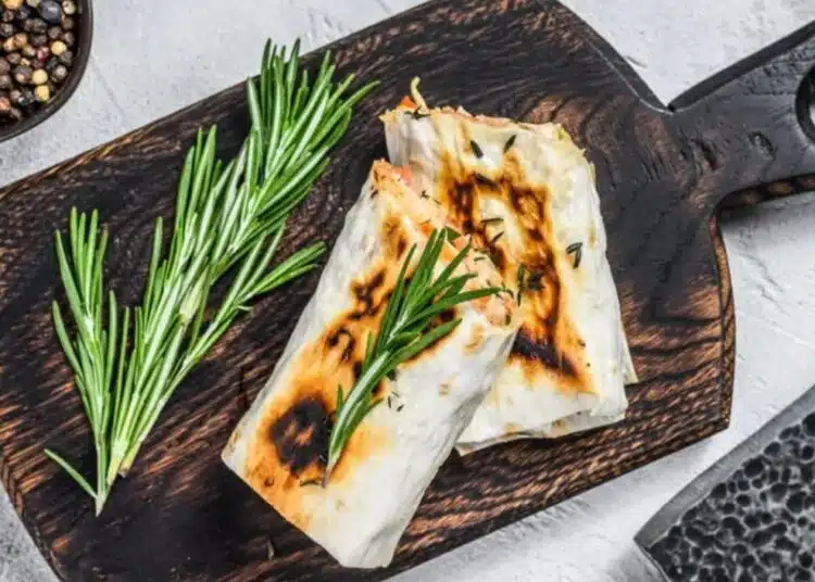 Малко време - много вкусотия: мързеливо руло от добре познати продукти 1