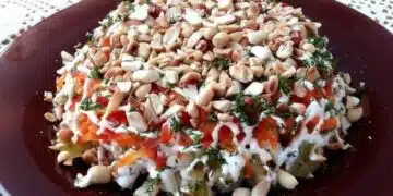 Салата „Всеки ден“ от зеле и фъстъци (Рецепта) 8