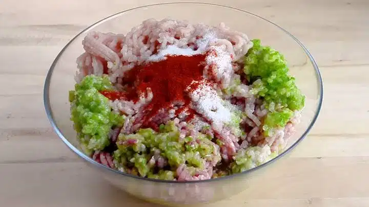 Едновременно топло ястие и лека закуска: Много вкусен хляб от месо 3