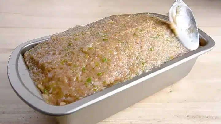 Едновременно топло ястие и лека закуска: Много вкусен хляб от месо 4