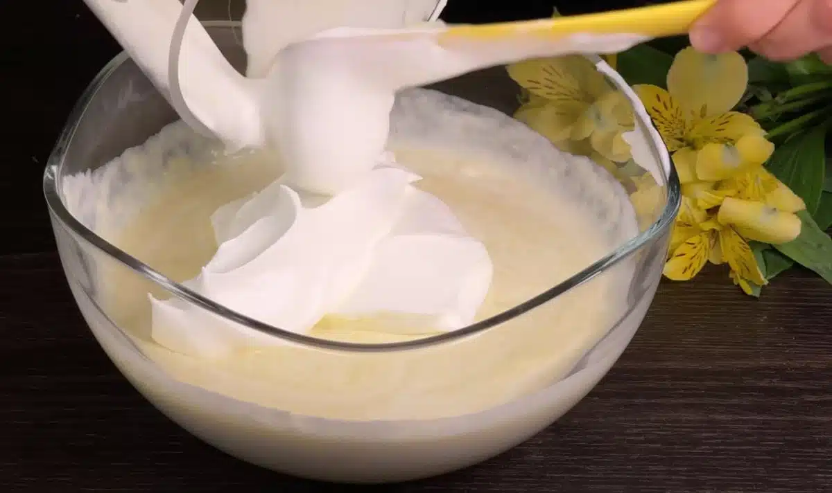 Разбийте кондензирано мляко с праскови: Правим този десерт всеки уикенд 2