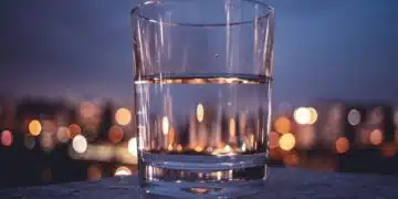 вода