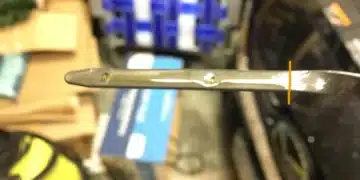 Няма да повярваш какво се случва с двигателя, ако слагаш повече масло, от колкото трябва! 4
