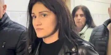 В пловдивския съд влязоха 18 годишната Дебора и Георги, тя изобщо не го погледна СНИМКИ 1