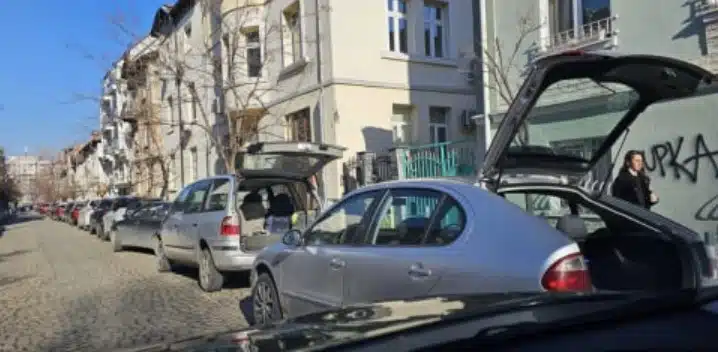 Шофьори измислиха нова схема как да спестят от „Синя зона“ в София при паркиране СНИМКИ 1