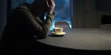 Баща обзет от вина избухна в сълзи, когато отдавна изгубеният му син го намери 35 години по-късно 13