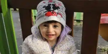 Бебе Амая е в тежко състояние, семейството заминава в Индия за трансплантация на ново сърчице! 9