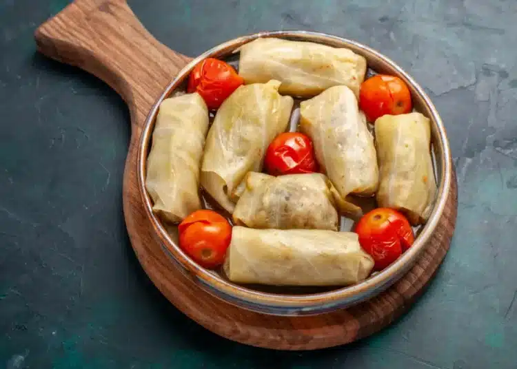 Припомнете си вкуса на бабините зелеви сърми с тази рецепта 1