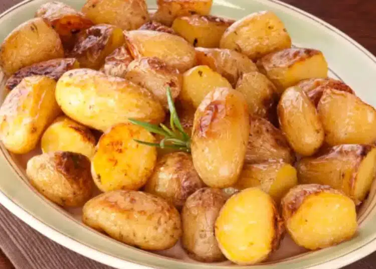 Картофи на фурна със сос от вкусни подправки (Рецепта) 1